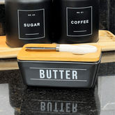 Manteigueira de Porcelana com Faca Manhattan Preta 400ml - Ela Decora